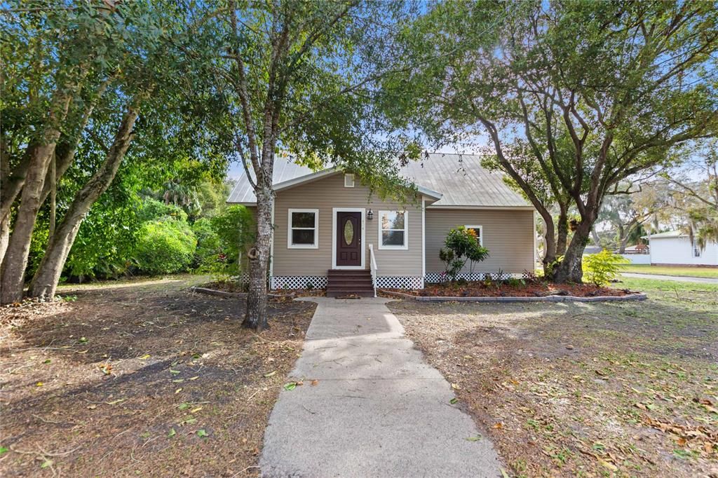 For Sale: $279,000 (4 beds, 2 baths, 2595 Square Feet)