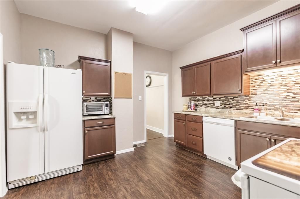 For Sale: $279,000 (4 beds, 2 baths, 2595 Square Feet)