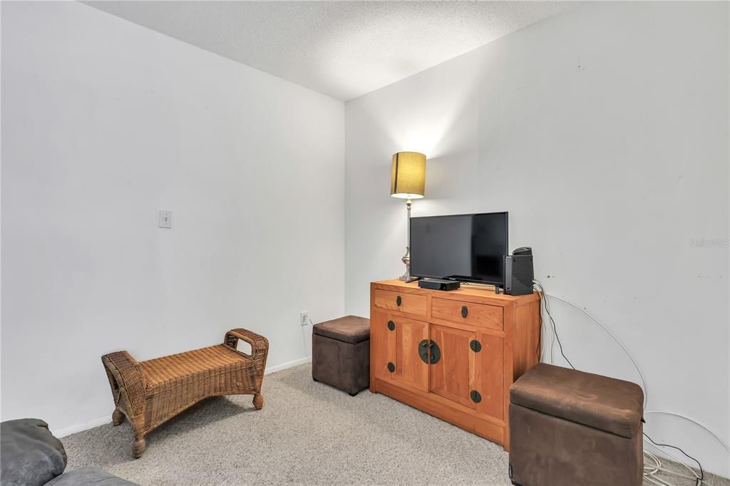 Recently Sold: $175,000 (2 beds, 1 baths, 863 Square Feet)