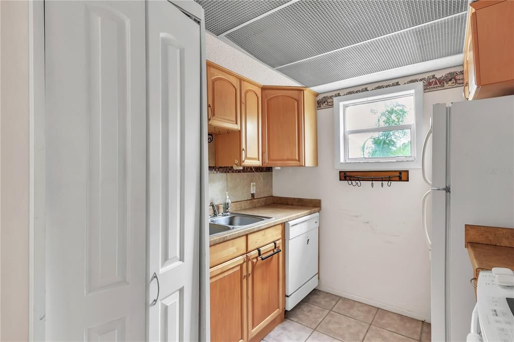 Recently Sold: $175,000 (2 beds, 1 baths, 863 Square Feet)