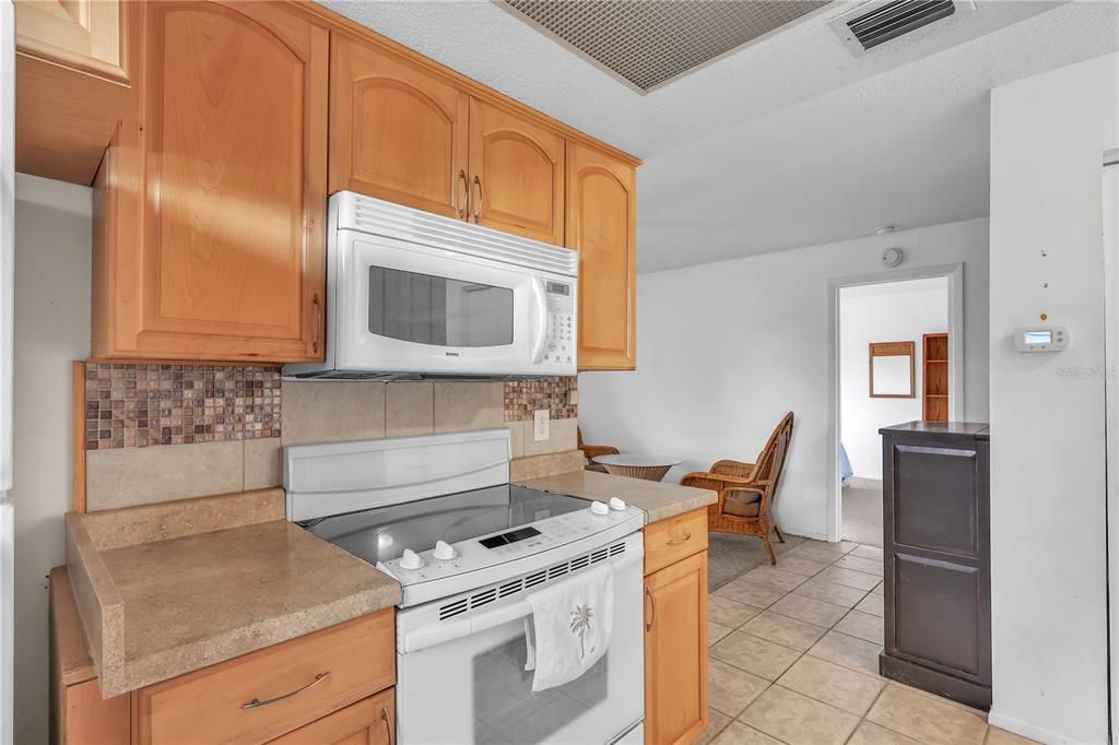 Recently Sold: $175,000 (2 beds, 1 baths, 863 Square Feet)