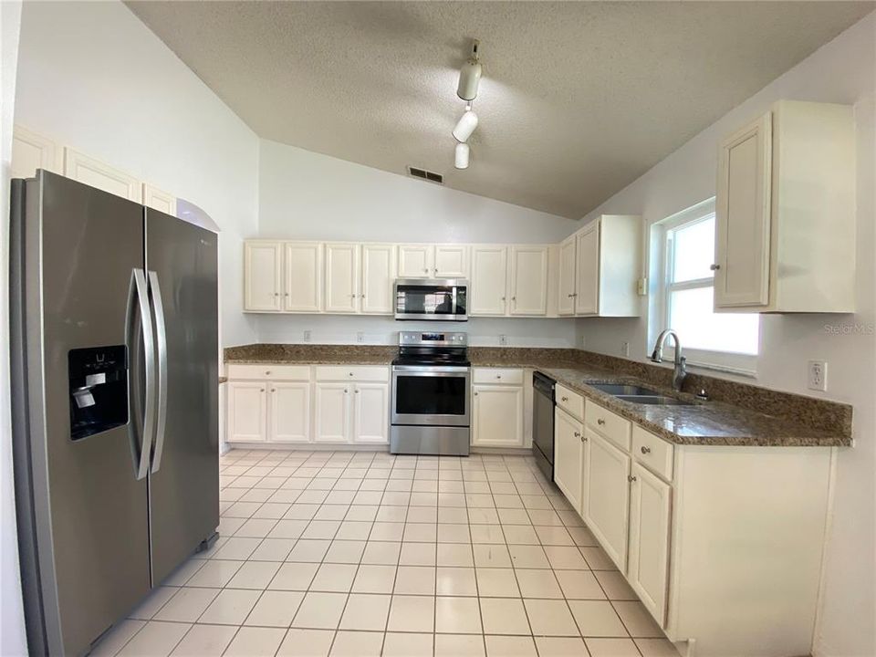Recently Rented: $2,195 (3 beds, 2 baths, 1481 Square Feet)