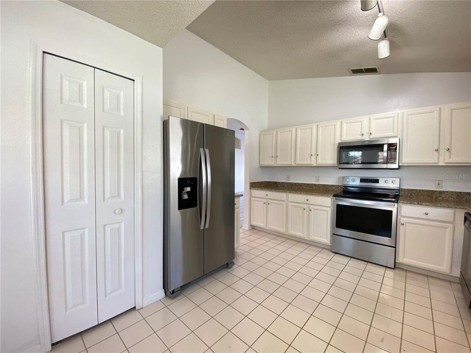 Recently Rented: $2,195 (3 beds, 2 baths, 1481 Square Feet)