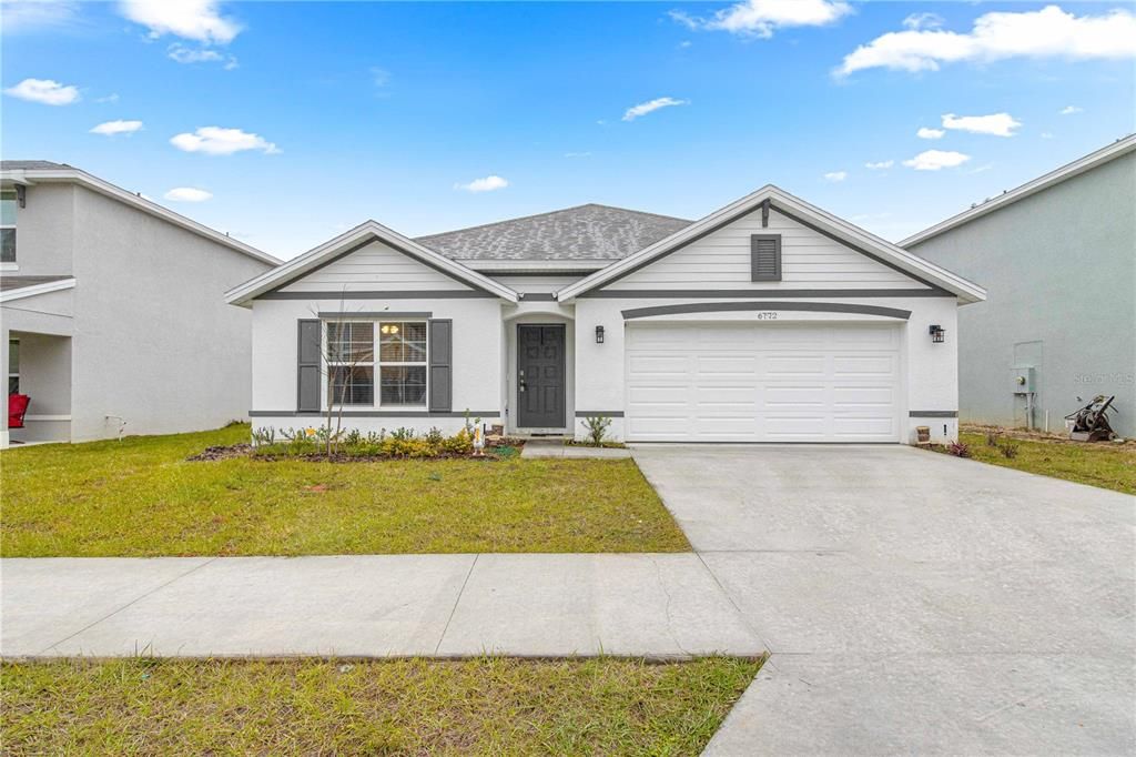 Recently Sold: $329,000 (4 beds, 2 baths, 1828 Square Feet)