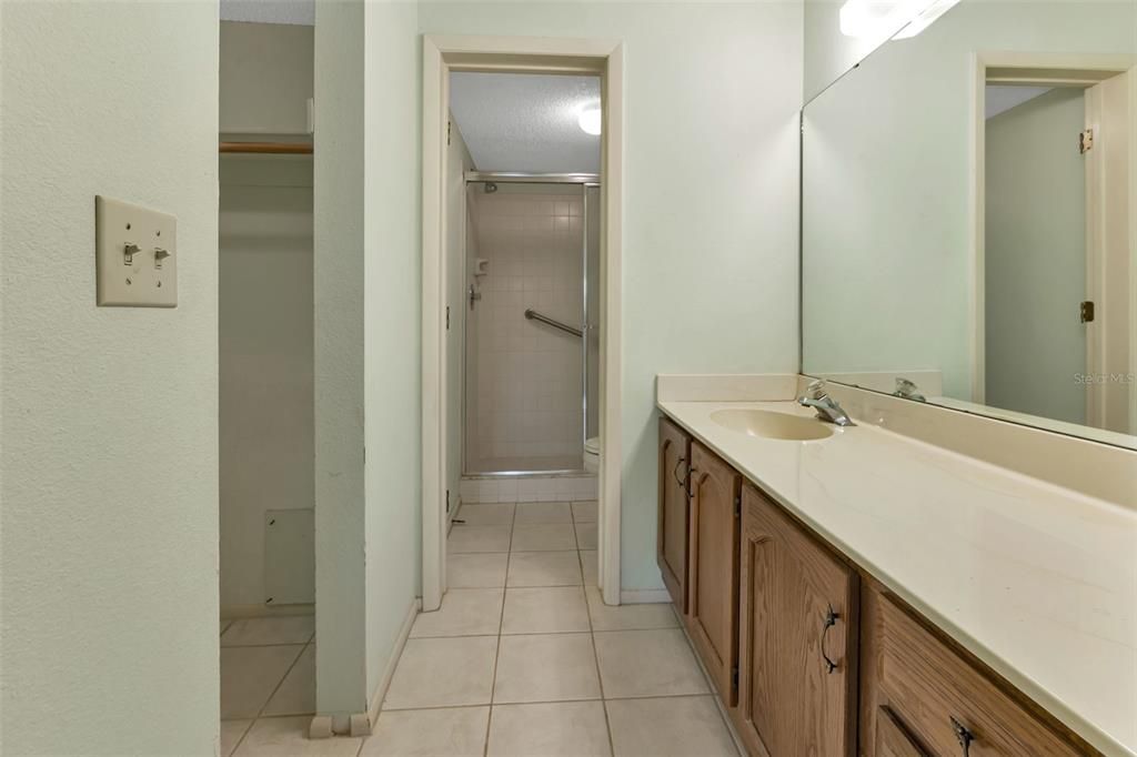 Active With Contract: $214,500 (2 beds, 2 baths, 1064 Square Feet)