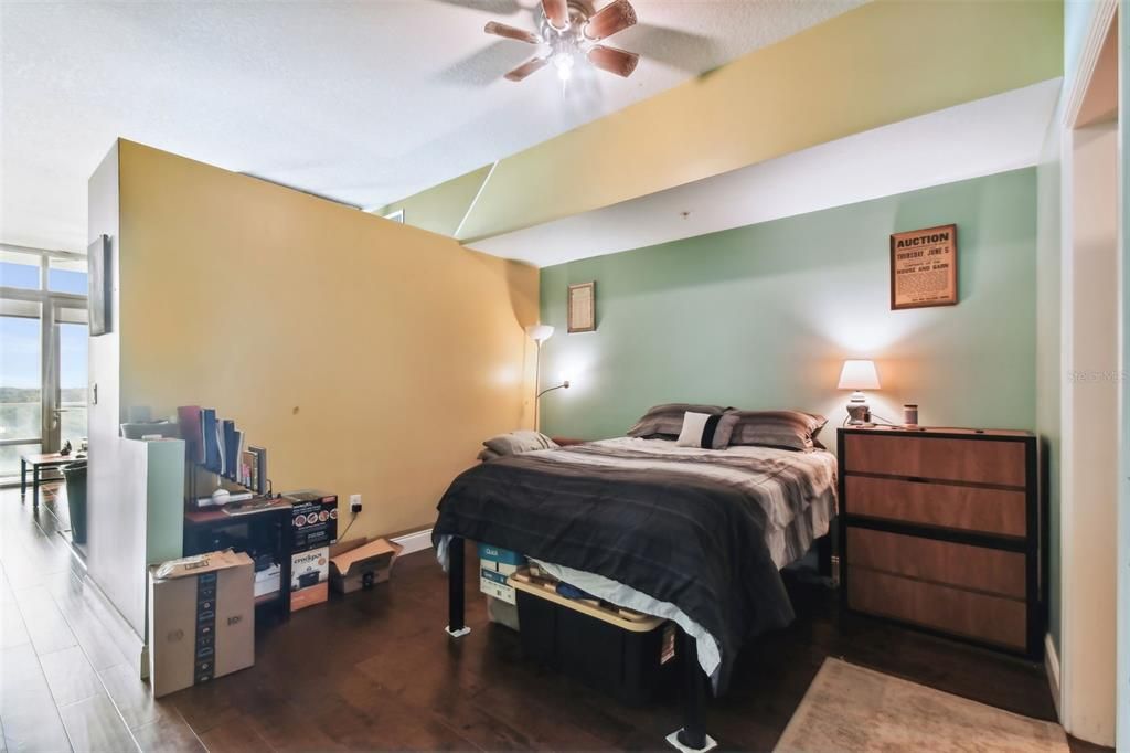 For Sale: $239,500 (1 beds, 1 baths, 644 Square Feet)