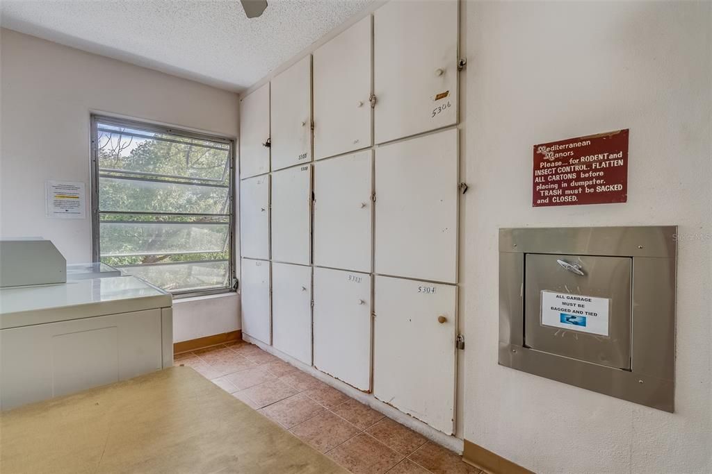For Sale: $335,900 (2 beds, 1 baths, 930 Square Feet)