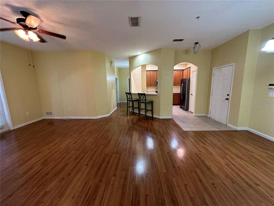 For Rent: $1,750 (3 beds, 2 baths, 1433 Square Feet)