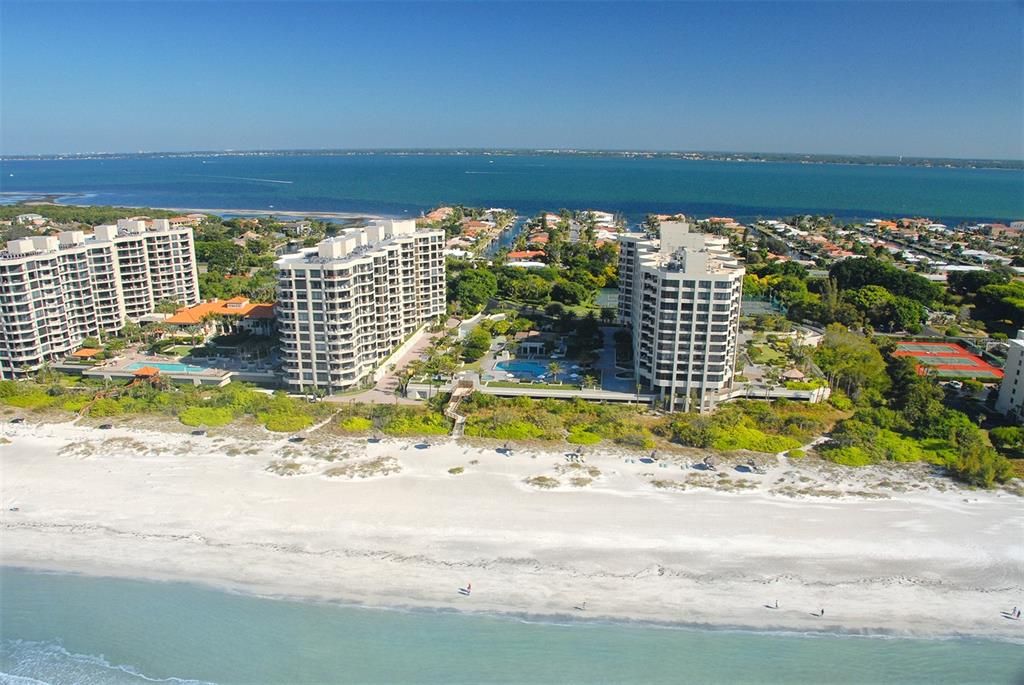 Recently Sold: $2,000,000 (2 beds, 2 baths, 2135 Square Feet)