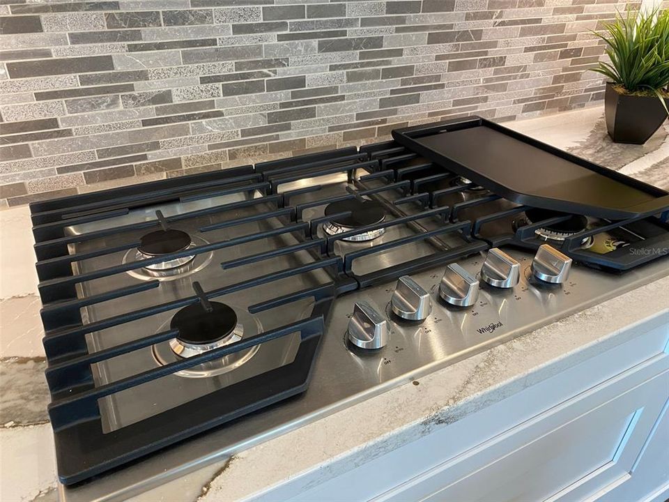 Gas cooktop