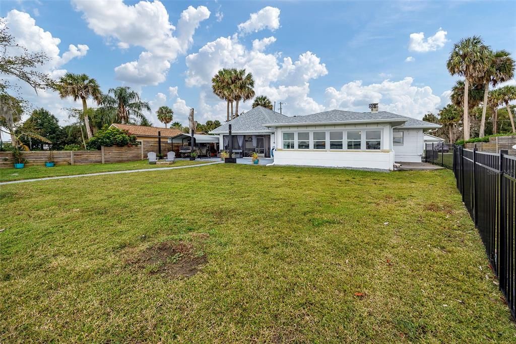 Recently Sold: $775,000 (4 beds, 3 baths, 1987 Square Feet)