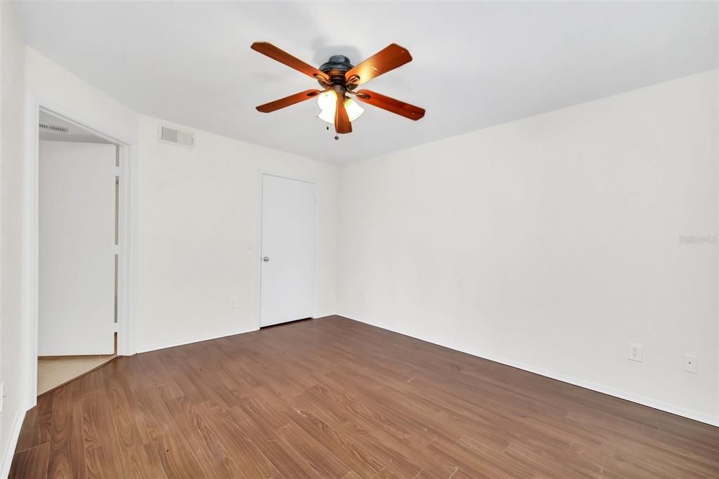 For Sale: $235,000 (2 beds, 2 baths, 1026 Square Feet)
