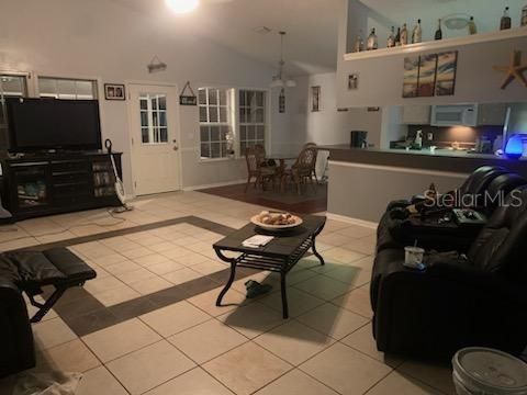 For Sale: $329,900 (3 beds, 2 baths, 1407 Square Feet)