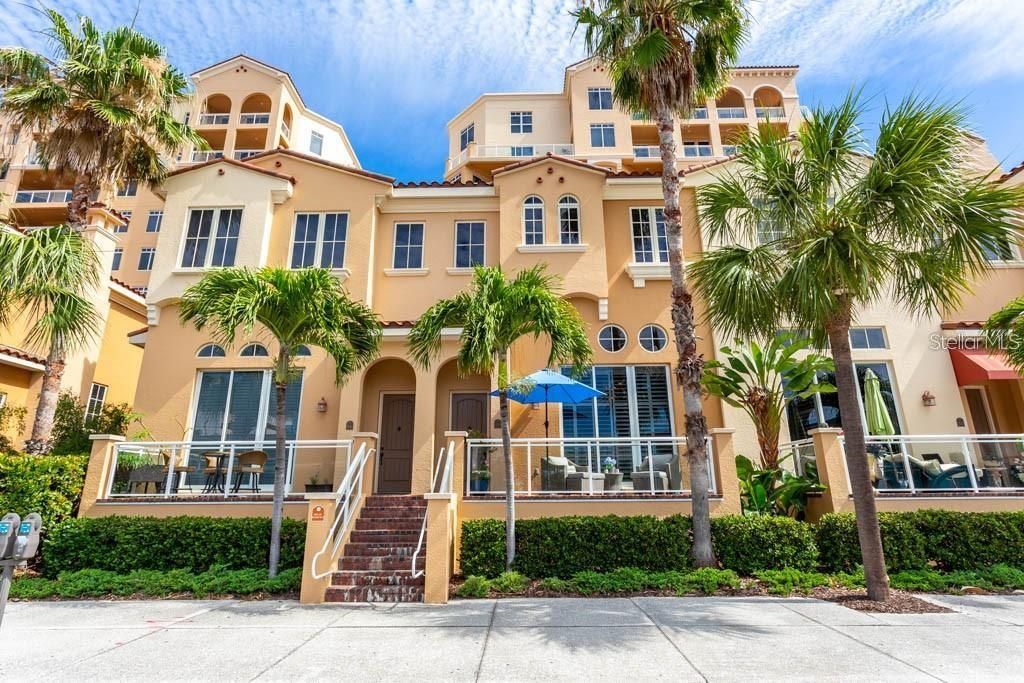 Recently Sold: $930,000 (2 beds, 2 baths, 1619 Square Feet)