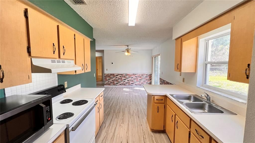 Recently Rented: $1,650 (3 beds, 2 baths, 1209 Square Feet)