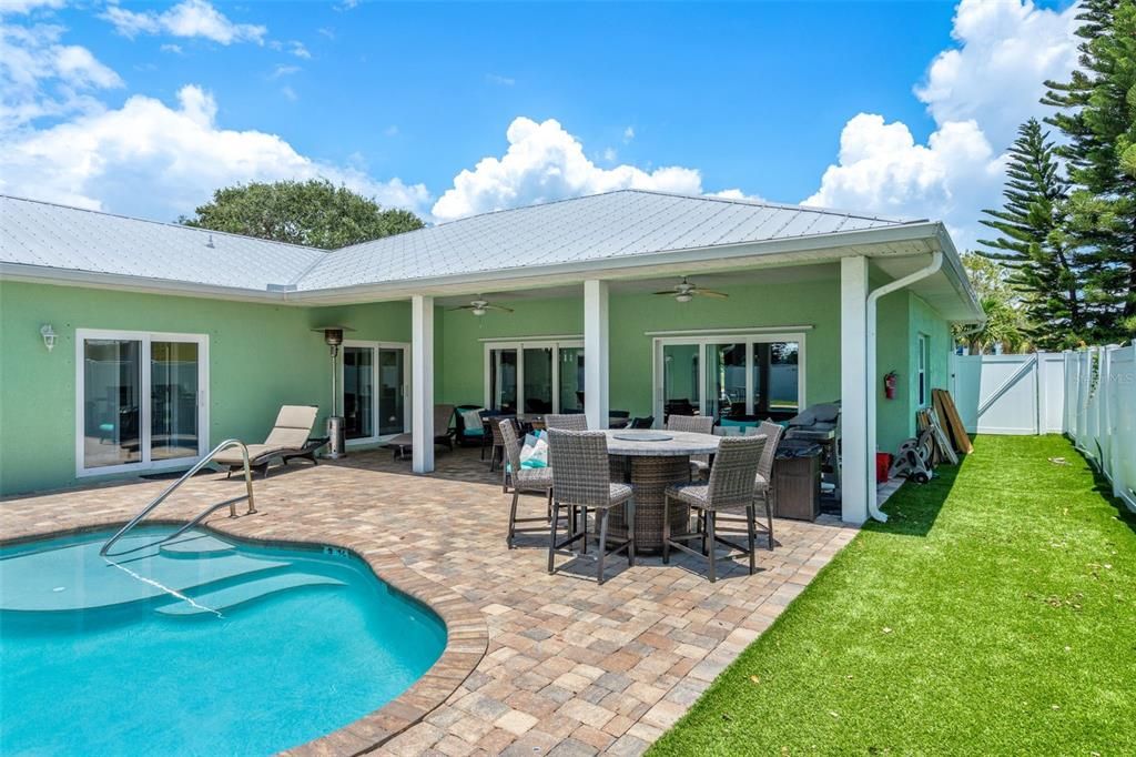 For Sale: $1,850,000 (4 beds, 4 baths, 2255 Square Feet)