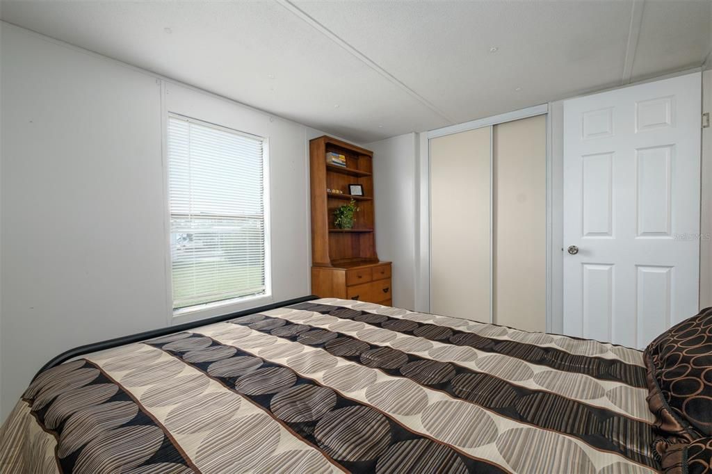 Active With Contract: $94,900 (2 beds, 1 baths, 616 Square Feet)