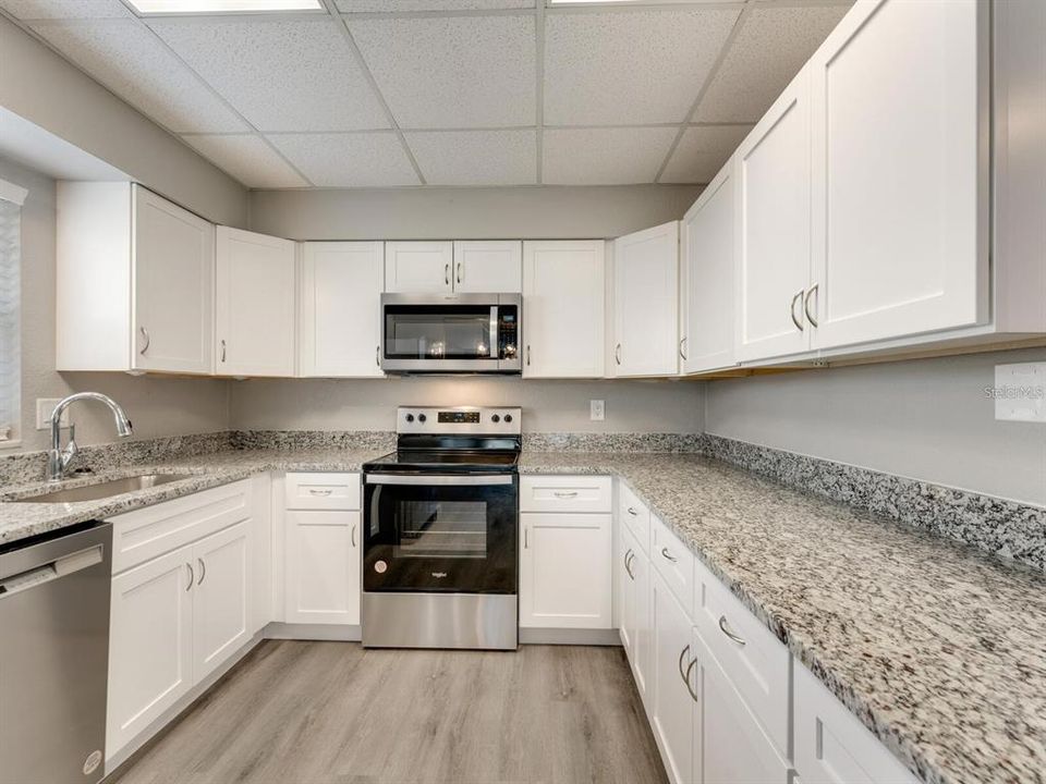 Active With Contract: $1,795 (2 beds, 2 baths, 1186 Square Feet)