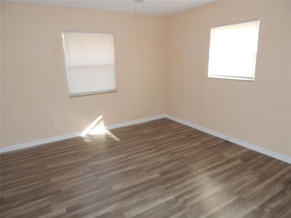 Active With Contract: $247,500 (3 beds, 2 baths, 1218 Square Feet)