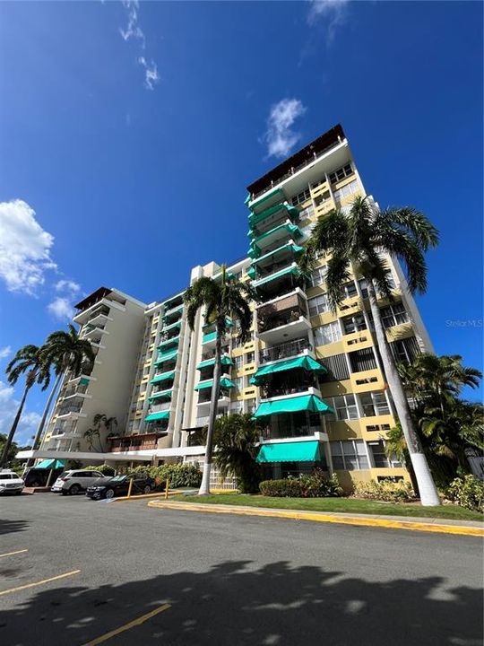 Asi luce la torre donde ubica el apartamento.