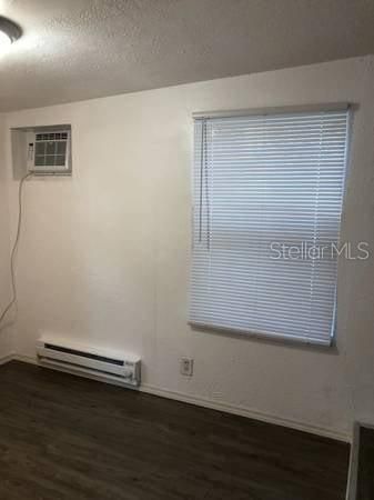 For Rent: $1,500 (3 beds, 1 baths, 541 Square Feet)