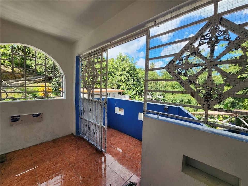 Vendido Recientemente: $185,000 (7 camas, 3 baños, 2500 Pies cuadrados)