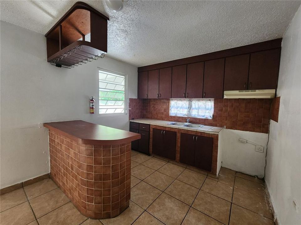 Vendido Recientemente: $185,000 (7 camas, 3 baños, 2500 Pies cuadrados)