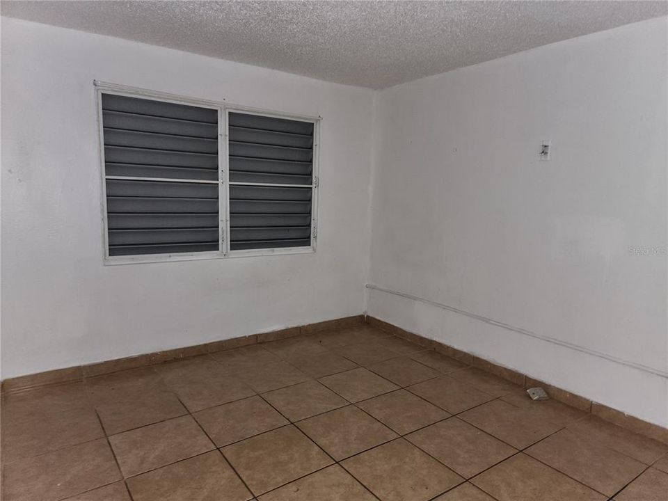 Vendido Recientemente: $185,000 (7 camas, 3 baños, 2500 Pies cuadrados)