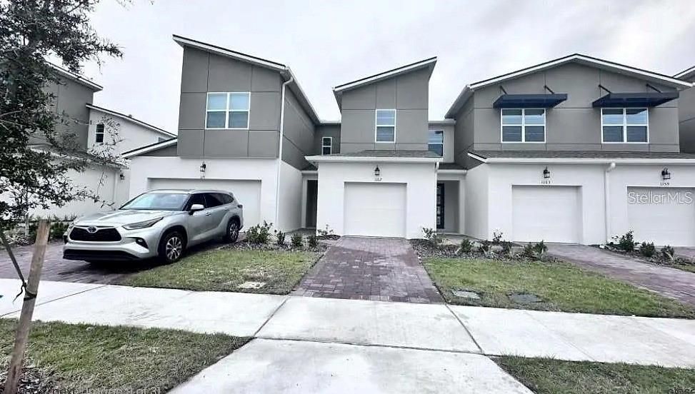 Active With Contract: $2,400 (3 beds, 3 baths, 1473 Square Feet)