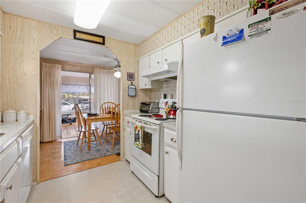 Active With Contract: $149,900 (2 beds, 2 baths, 1284 Square Feet)