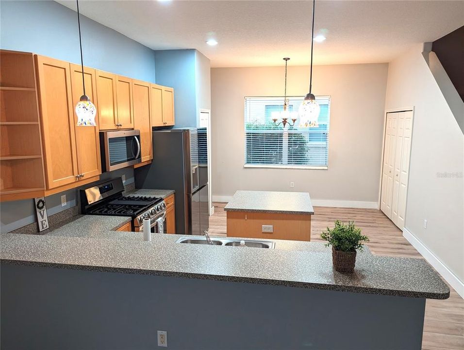 For Rent: $3,450 (4 beds, 2 baths, 2402 Square Feet)