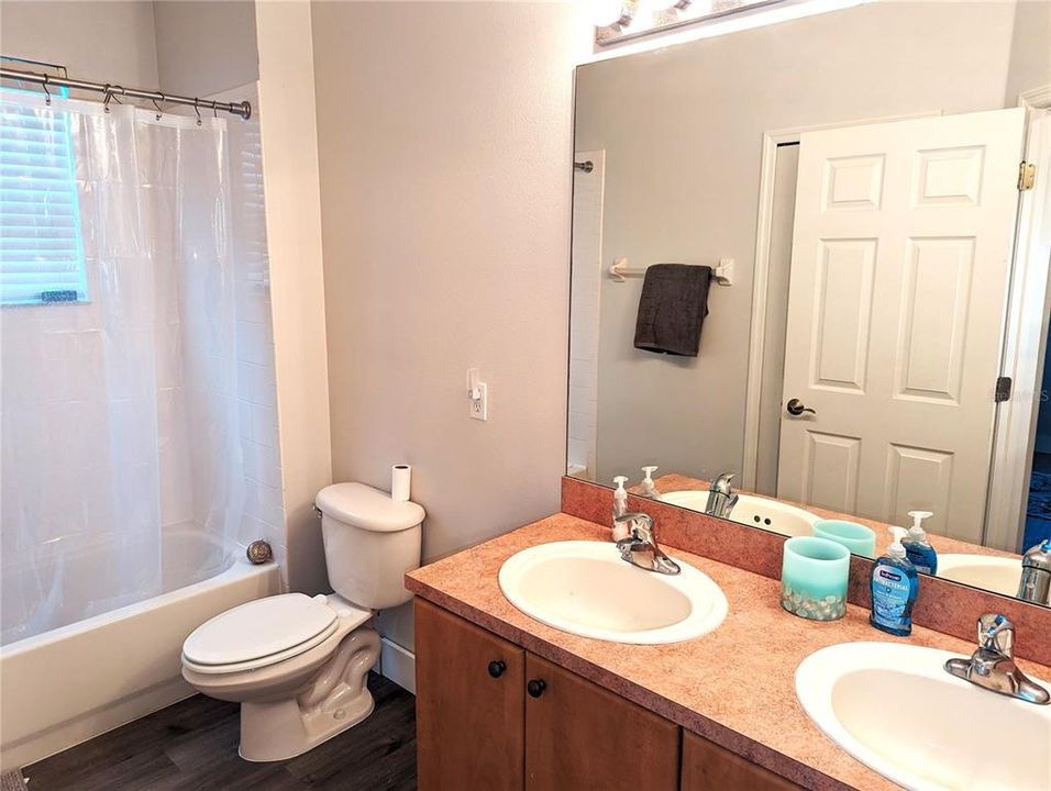 For Rent: $3,450 (4 beds, 2 baths, 2402 Square Feet)