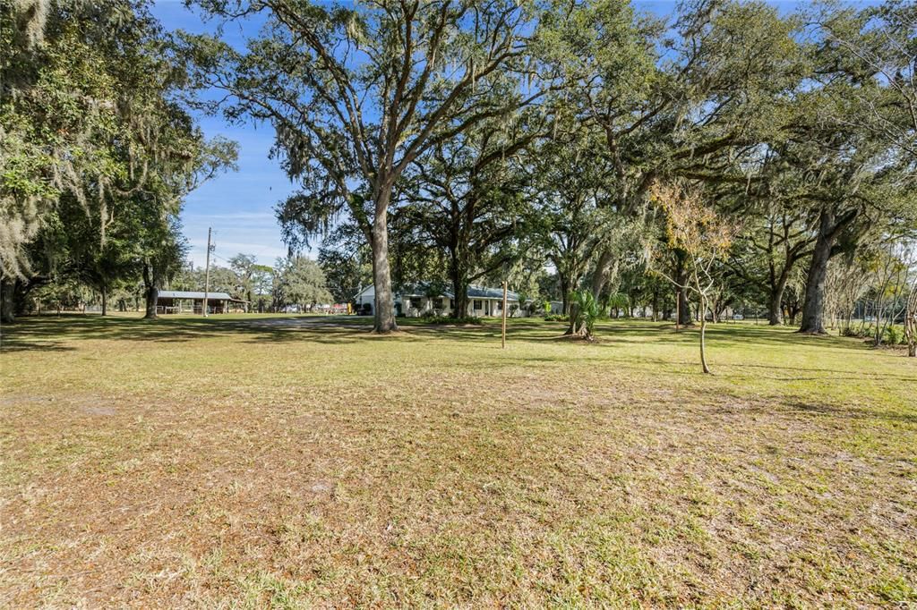 Recently Sold: $450,000 (3 beds, 2 baths, 1949 Square Feet)
