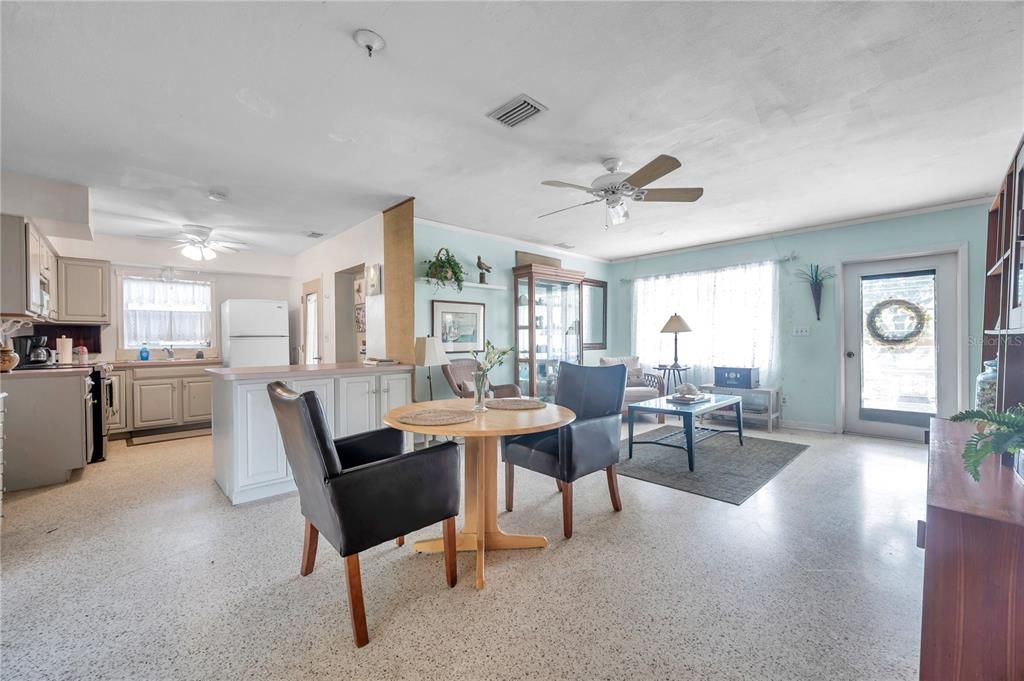 Recently Sold: $340,000 (2 beds, 1 baths, 1045 Square Feet)