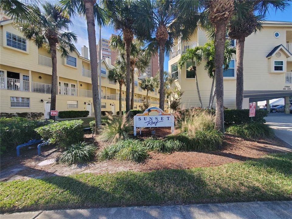 Recently Sold: $597,000 (2 beds, 2 baths, 1237 Square Feet)