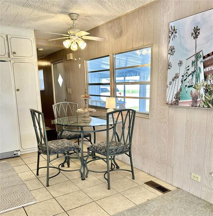 Active With Contract: $112,900 (2 beds, 1 baths, 720 Square Feet)