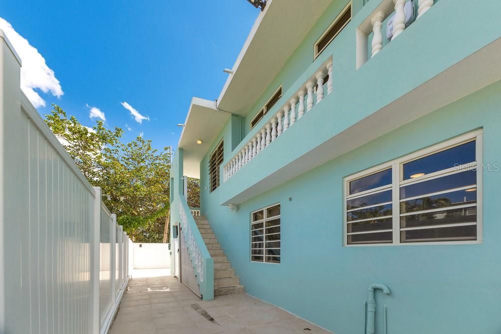 En Venta: $899,000 (6 camas, 4 baños, 2400 Pies cuadrados)