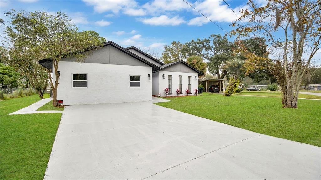 Recently Sold: $355,000 (3 beds, 2 baths, 1988 Square Feet)