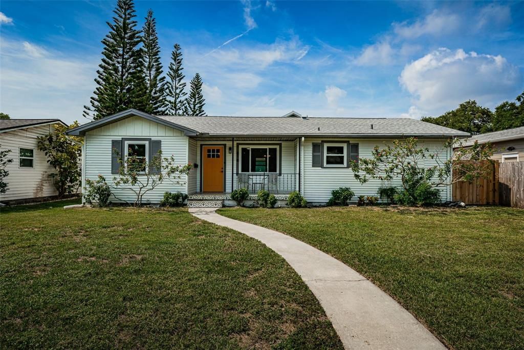 Recently Rented: $3,000 (3 beds, 2 baths, 1378 Square Feet)