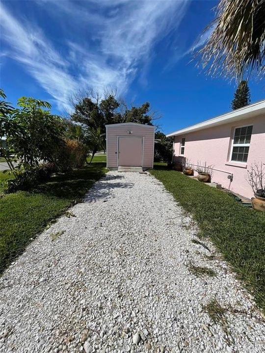 Active With Contract: $350,000 (3 beds, 3 baths, 1824 Square Feet)