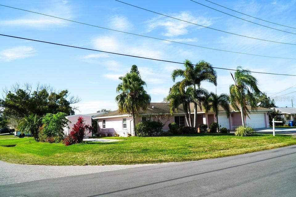 Active With Contract: $350,000 (3 beds, 3 baths, 1824 Square Feet)