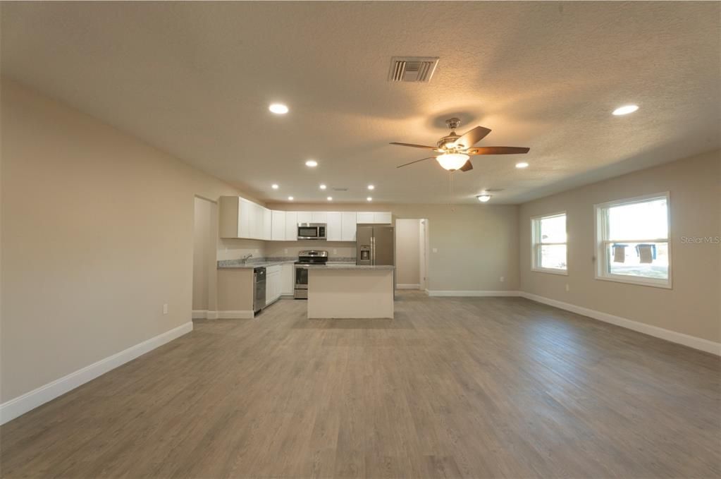 Active With Contract: $370,000 (4 beds, 2 baths, 2166 Square Feet)