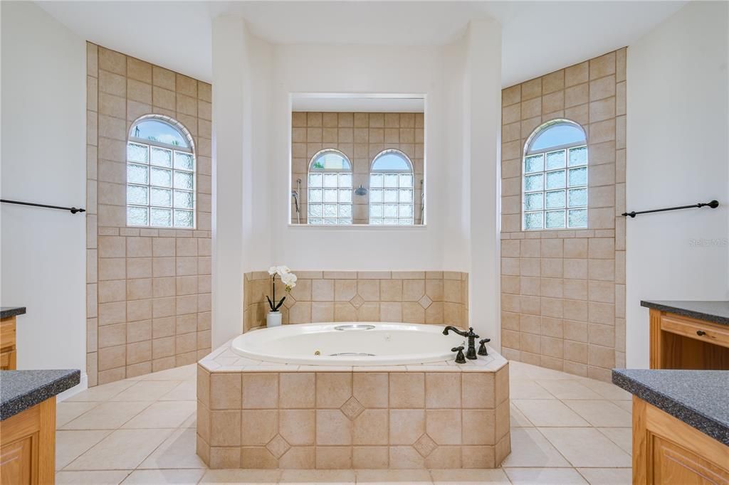 待售: $995,000 (4 贝兹, 3 浴室, 3045 平方英尺)