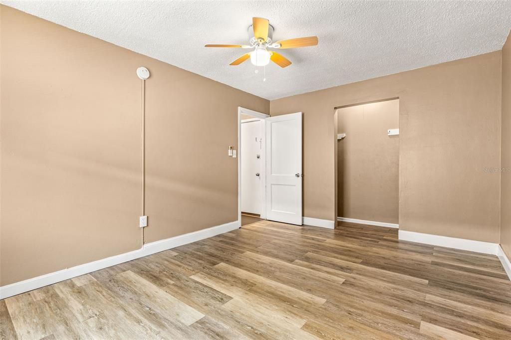 Recently Rented: $1,295 (1 beds, 1 baths, 680 Square Feet)