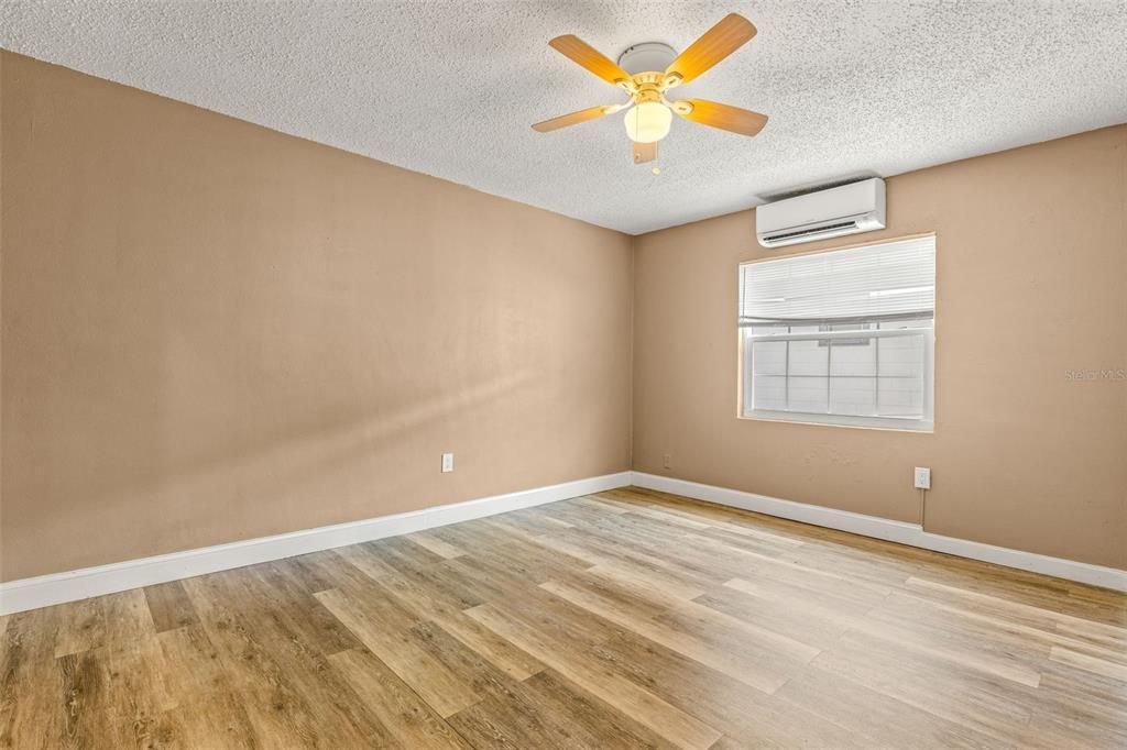Recently Rented: $1,295 (1 beds, 1 baths, 680 Square Feet)