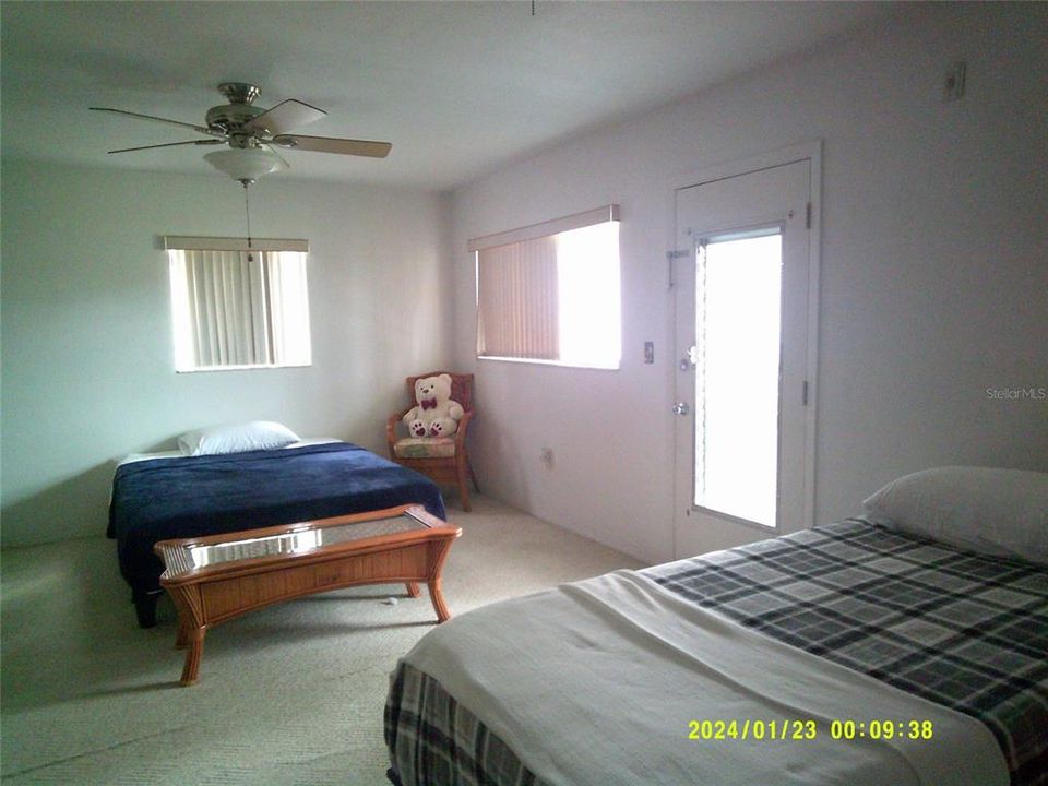 For Sale: $99,900 (1 beds, 1 baths, 874 Square Feet)