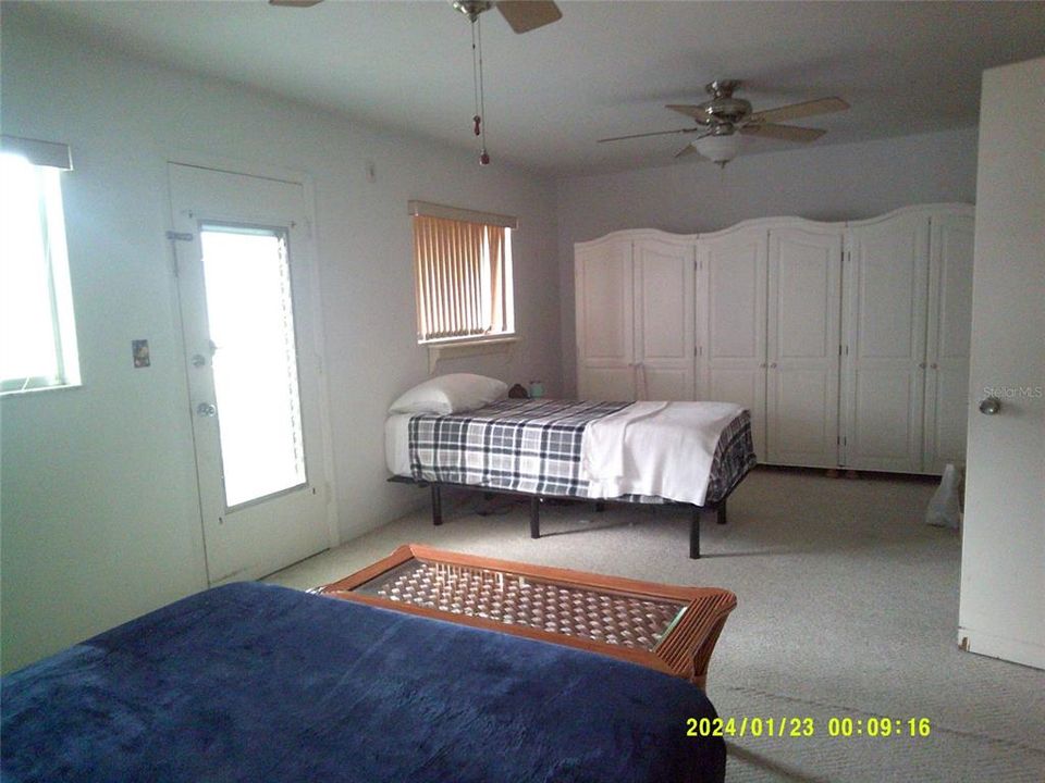 For Sale: $99,900 (1 beds, 1 baths, 874 Square Feet)