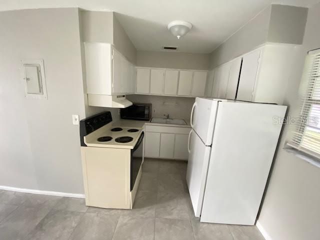 For Rent: $1,050 (1 beds, 1 baths, 836 Square Feet)