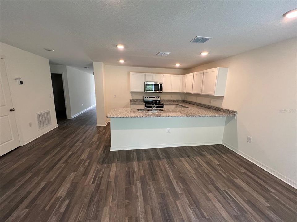 For Rent: $2,300 (4 beds, 2 baths, 1665 Square Feet)