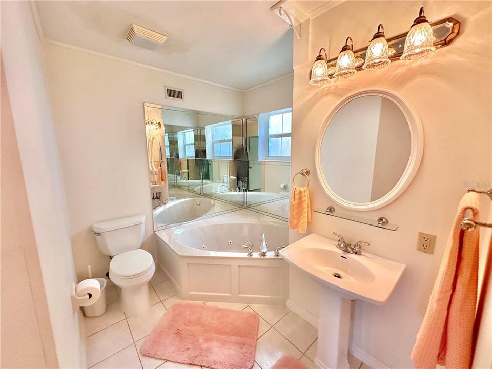 最近售出: $689,000 (0 贝兹, 0 浴室, 1518 平方英尺)
